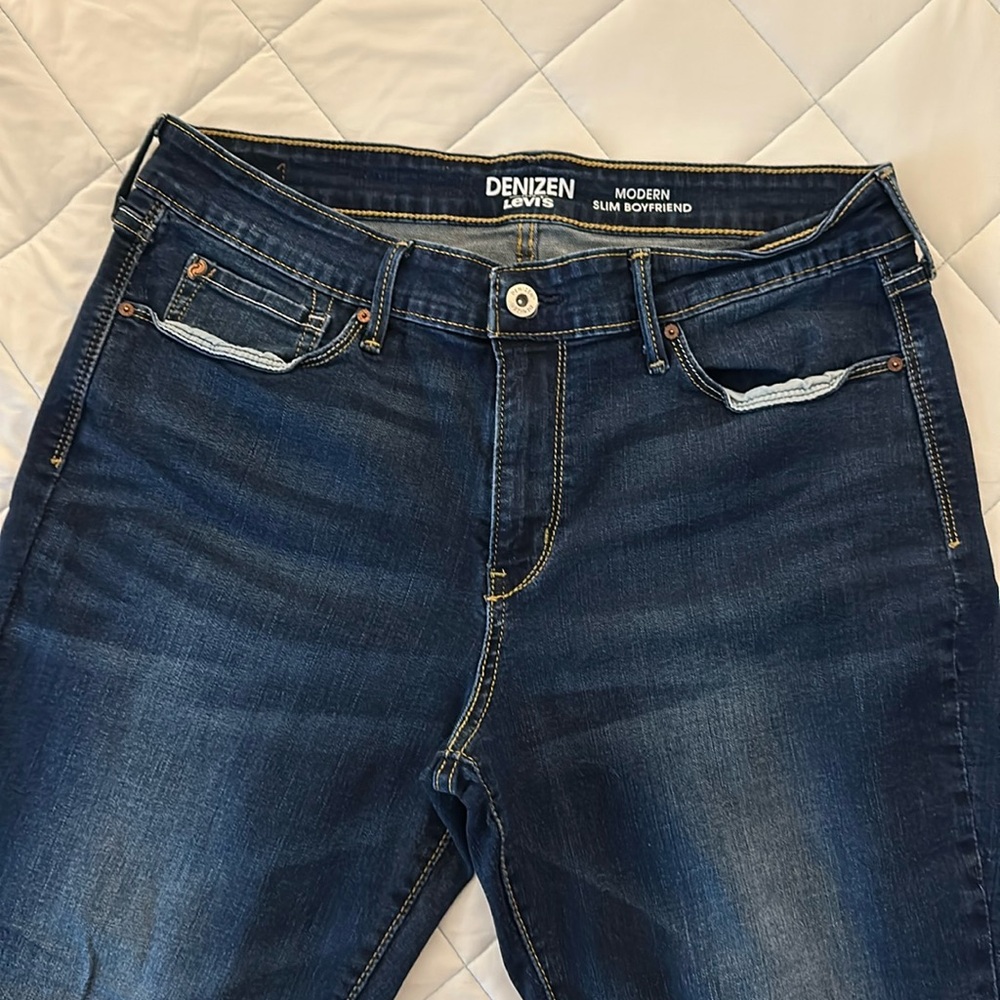 Levi’s Denizen Modern slim boyfriend cropped distressed jeans